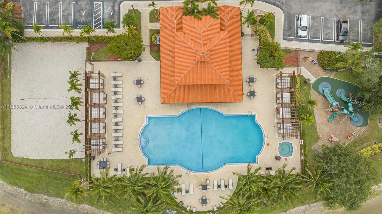 最近售出: $800,000 (4 贝兹, 3 浴室, 2997 平方英尺)