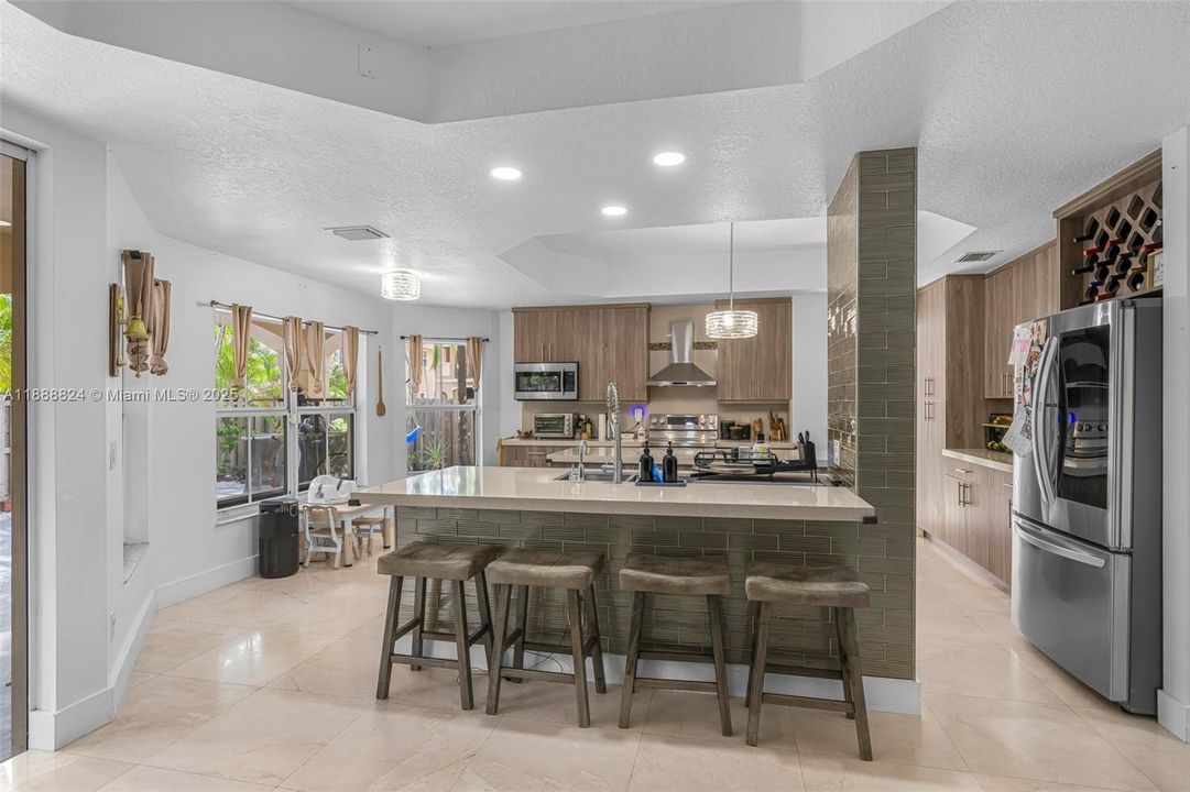 最近售出: $800,000 (4 贝兹, 3 浴室, 2997 平方英尺)