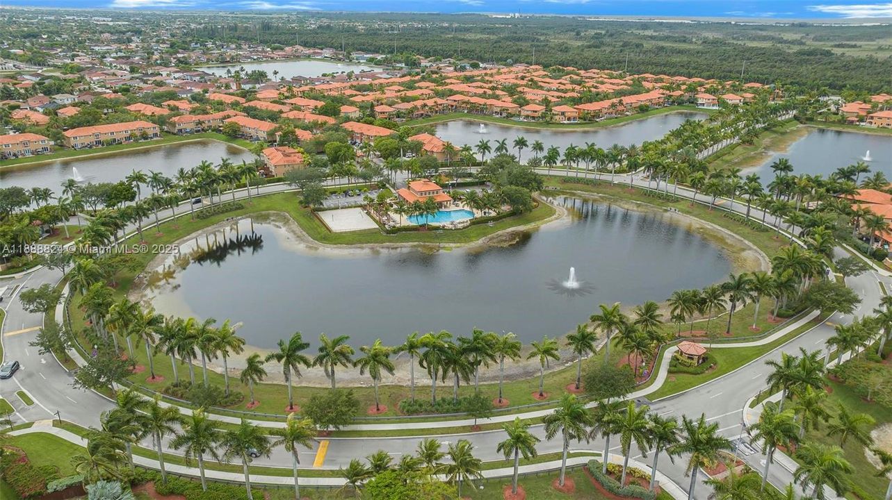 最近售出: $800,000 (4 贝兹, 3 浴室, 2997 平方英尺)