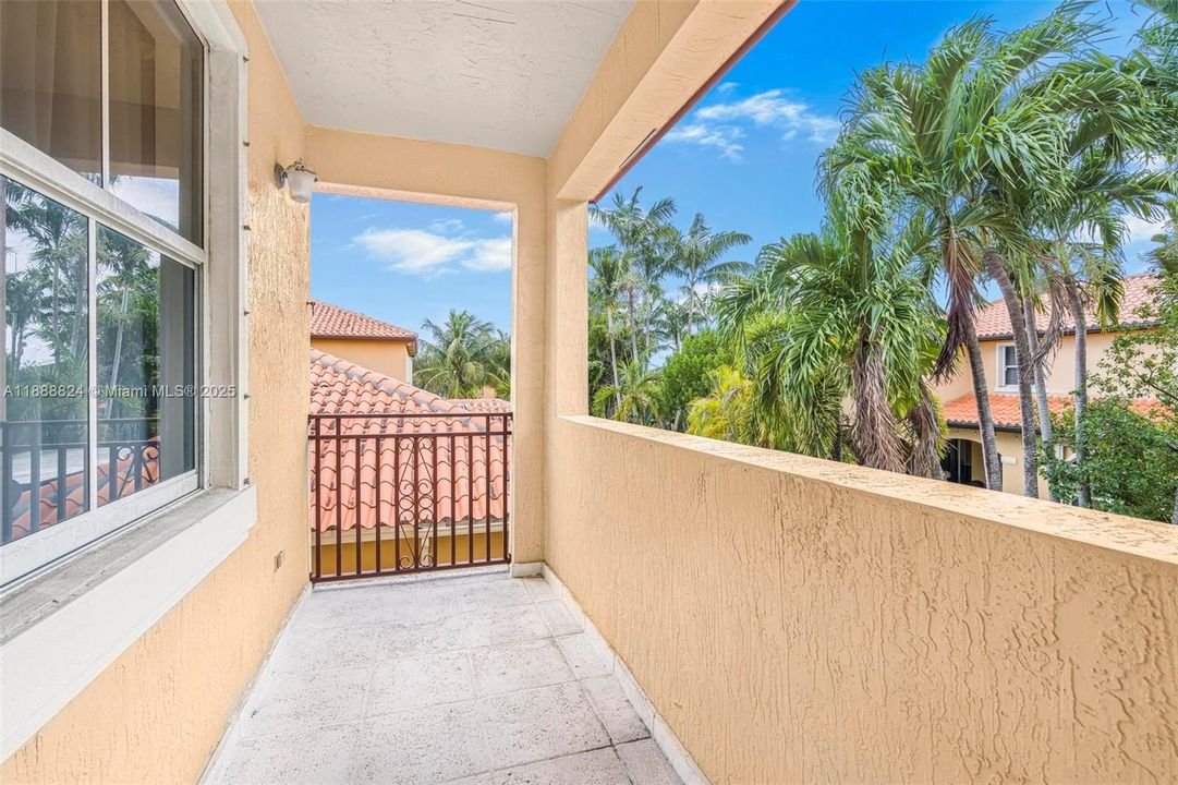 最近售出: $800,000 (4 贝兹, 3 浴室, 2997 平方英尺)