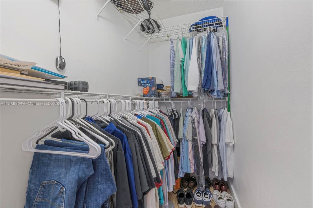 最近售出: $800,000 (4 贝兹, 3 浴室, 2997 平方英尺)