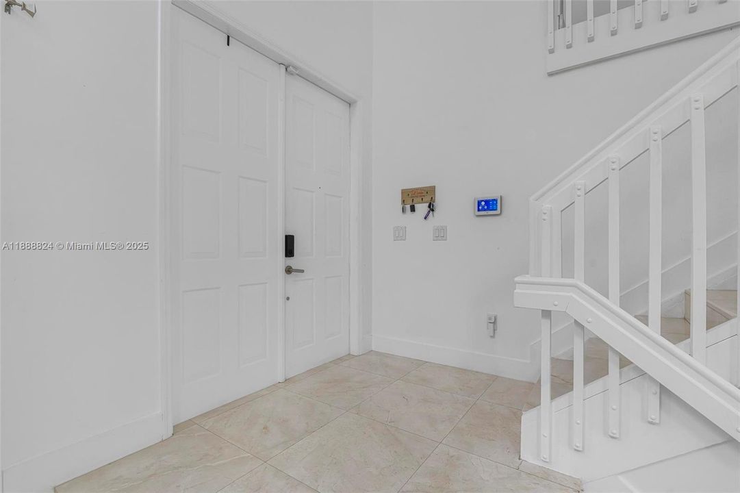 最近售出: $800,000 (4 贝兹, 3 浴室, 2997 平方英尺)