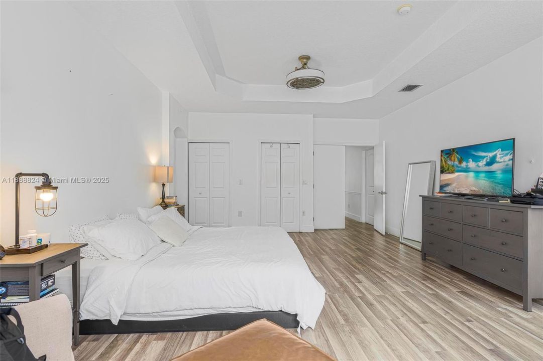 最近售出: $800,000 (4 贝兹, 3 浴室, 2997 平方英尺)