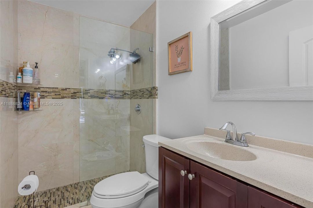 最近售出: $800,000 (4 贝兹, 3 浴室, 2997 平方英尺)