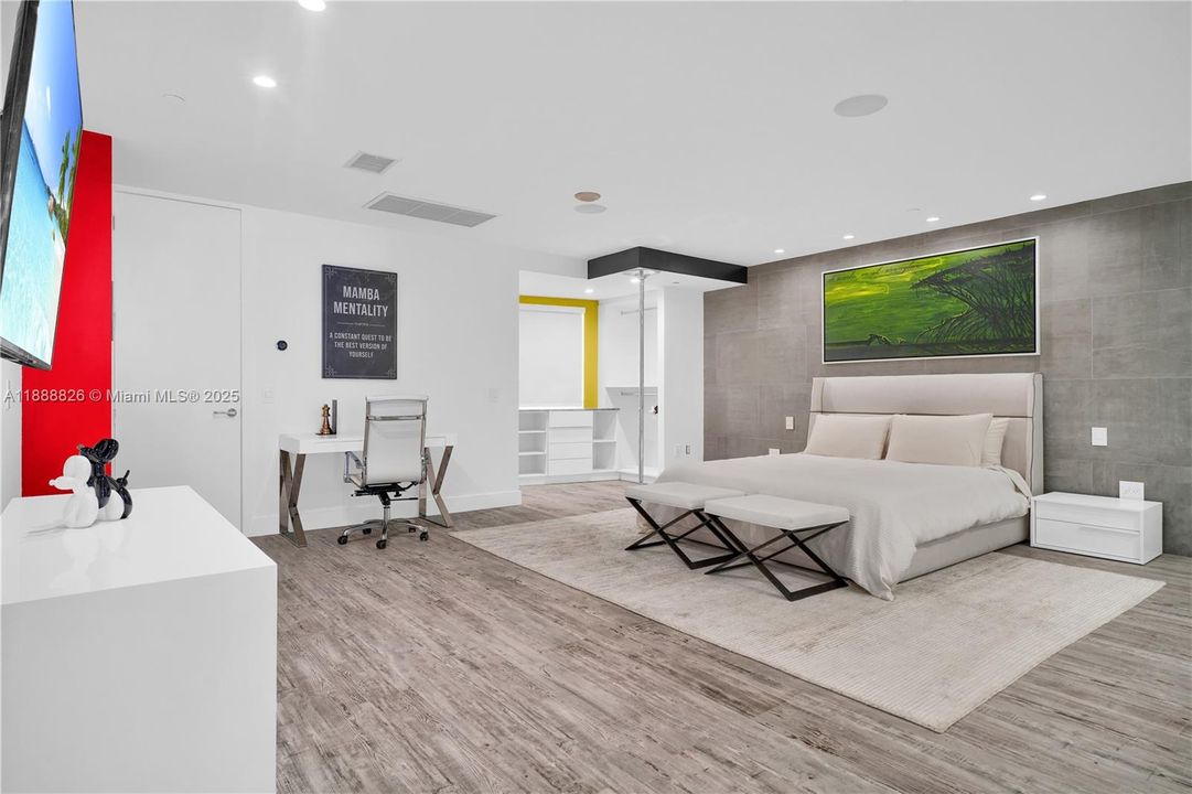 For Sale: $4,500,000 (3 beds, 2 baths, 2901 Square Feet)