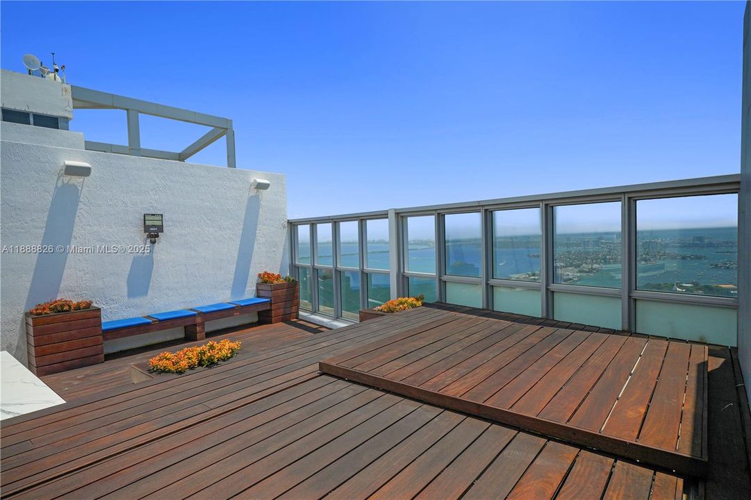 For Sale: $4,500,000 (3 beds, 2 baths, 2901 Square Feet)