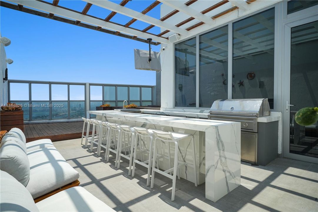 For Sale: $4,500,000 (3 beds, 2 baths, 2901 Square Feet)