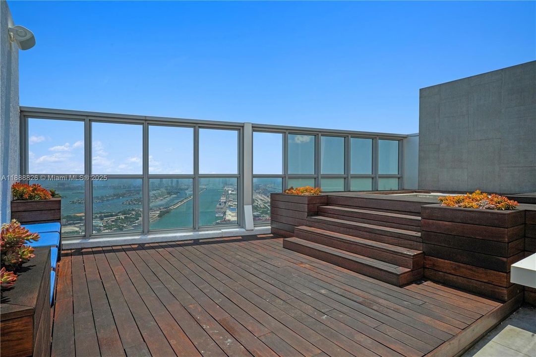 For Sale: $4,500,000 (3 beds, 2 baths, 2901 Square Feet)