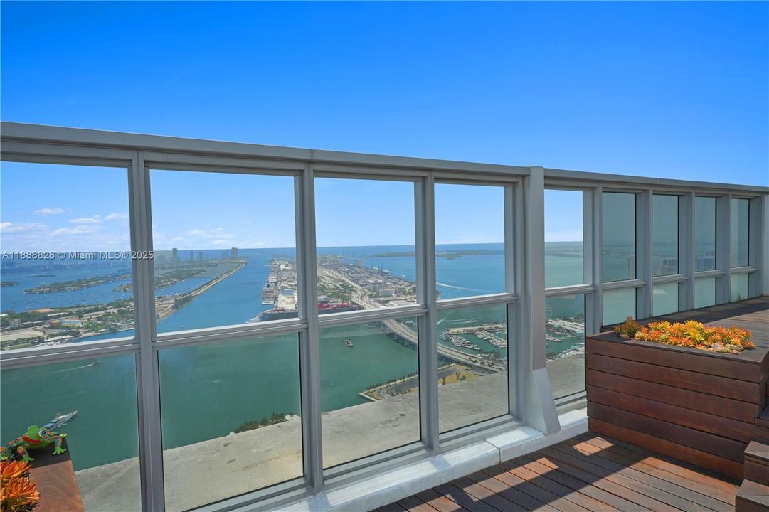 For Sale: $4,500,000 (3 beds, 2 baths, 2901 Square Feet)