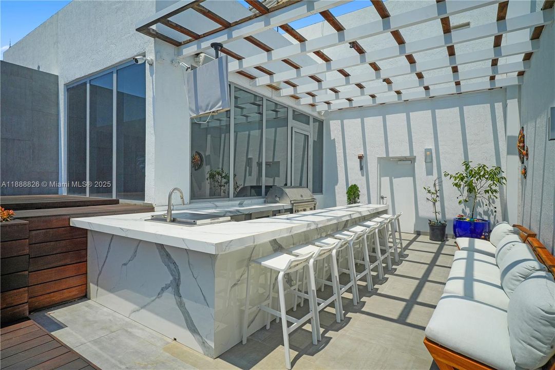 For Sale: $4,500,000 (3 beds, 2 baths, 2901 Square Feet)