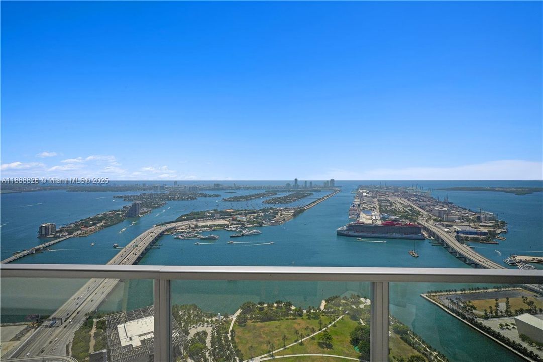 For Sale: $4,500,000 (3 beds, 2 baths, 2901 Square Feet)