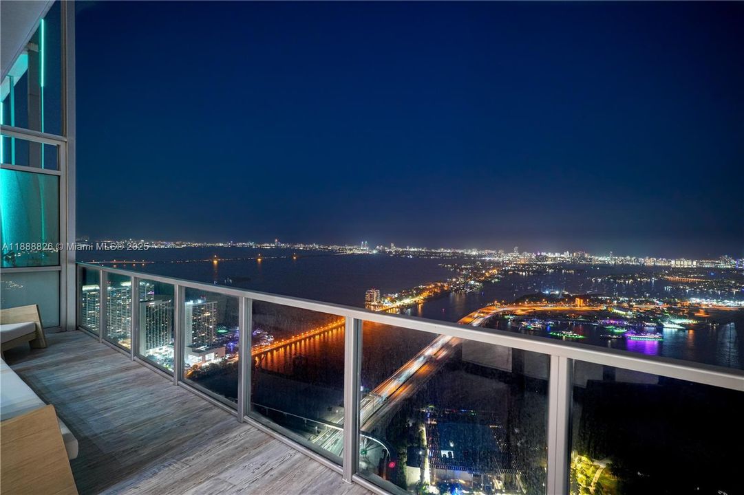 For Sale: $4,500,000 (3 beds, 2 baths, 2901 Square Feet)