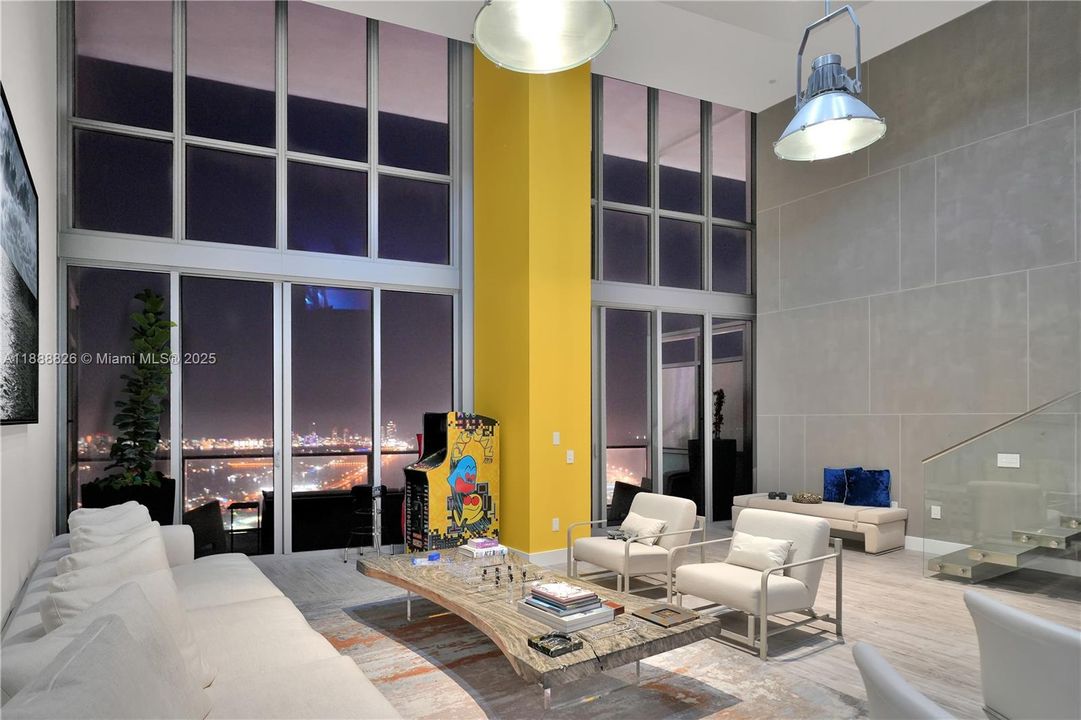 For Sale: $4,500,000 (3 beds, 2 baths, 2901 Square Feet)