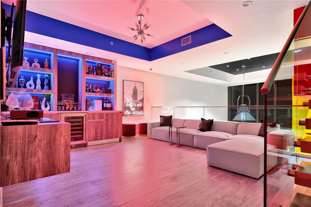 For Sale: $4,500,000 (3 beds, 2 baths, 2901 Square Feet)