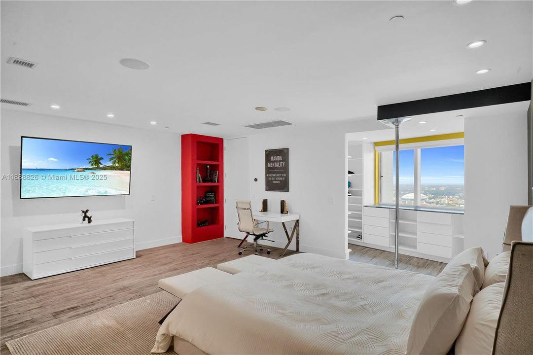 For Sale: $4,500,000 (3 beds, 2 baths, 2901 Square Feet)