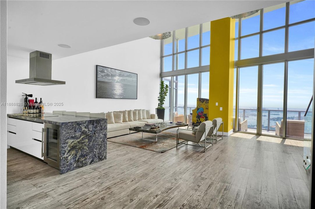 For Sale: $4,500,000 (3 beds, 2 baths, 2901 Square Feet)