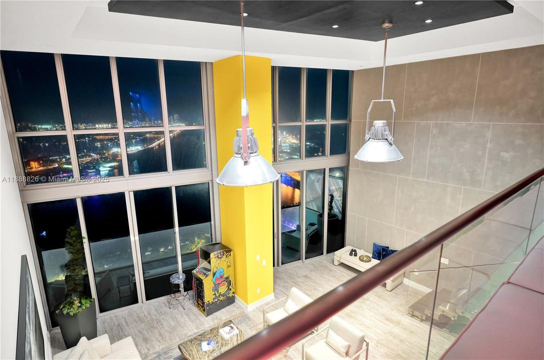 For Sale: $4,500,000 (3 beds, 2 baths, 2901 Square Feet)