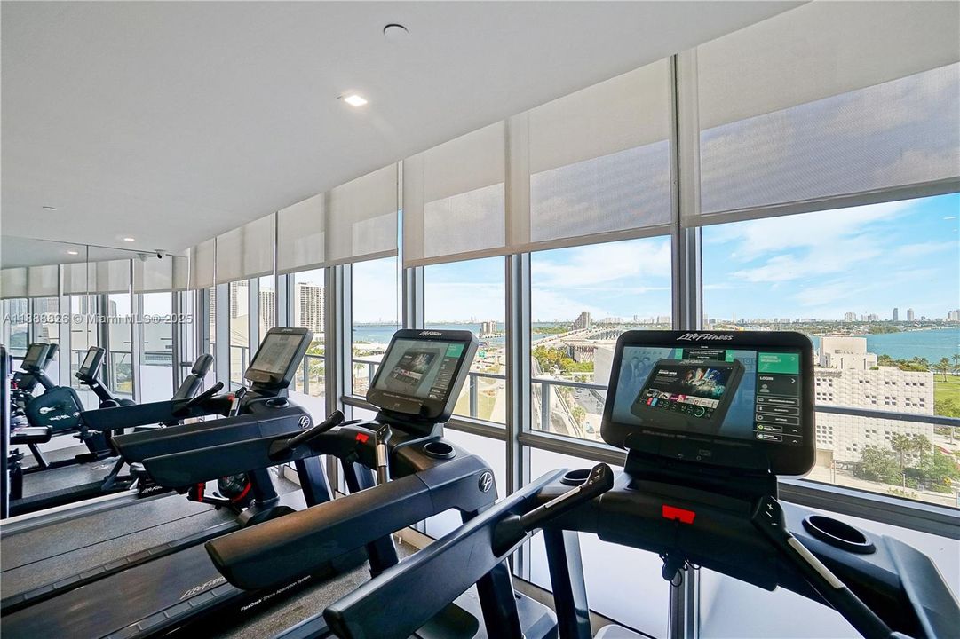 For Sale: $4,500,000 (3 beds, 2 baths, 2901 Square Feet)