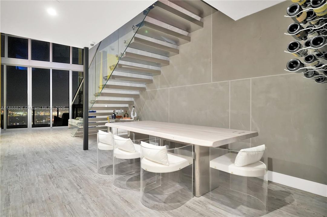 For Sale: $4,500,000 (3 beds, 2 baths, 2901 Square Feet)