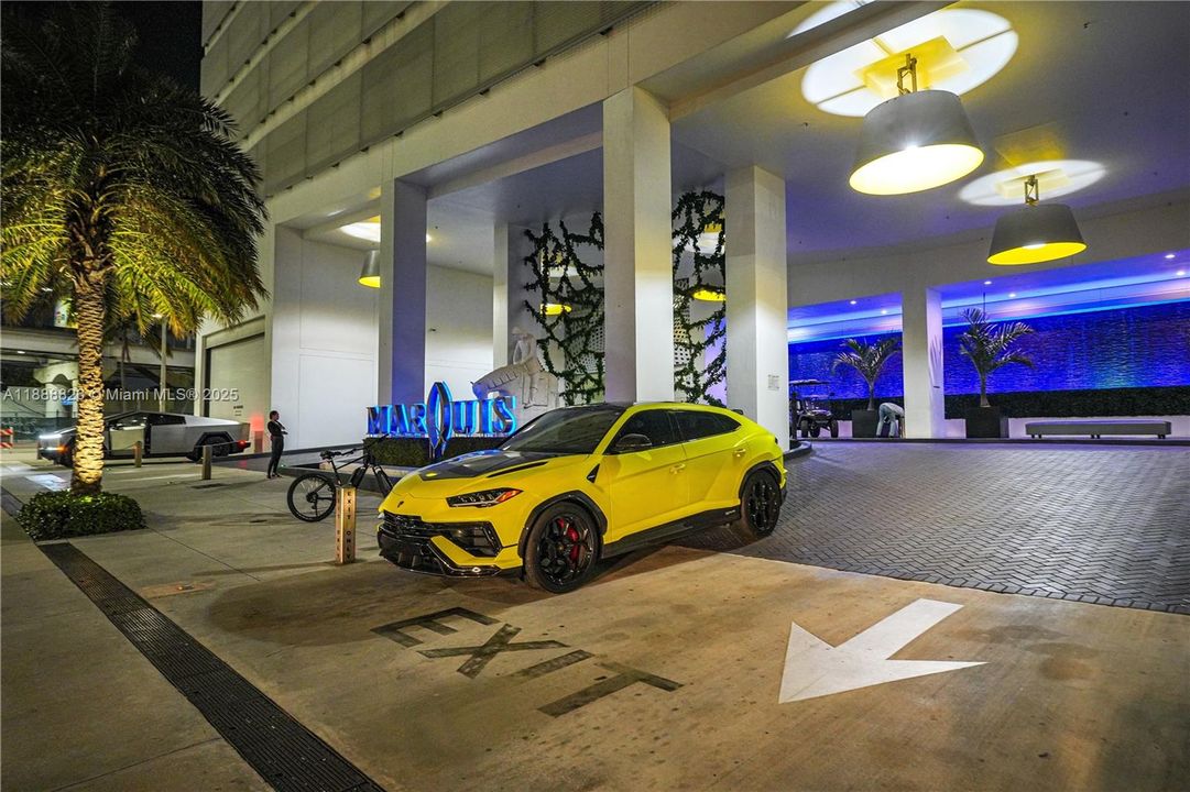 For Sale: $4,500,000 (3 beds, 2 baths, 2901 Square Feet)