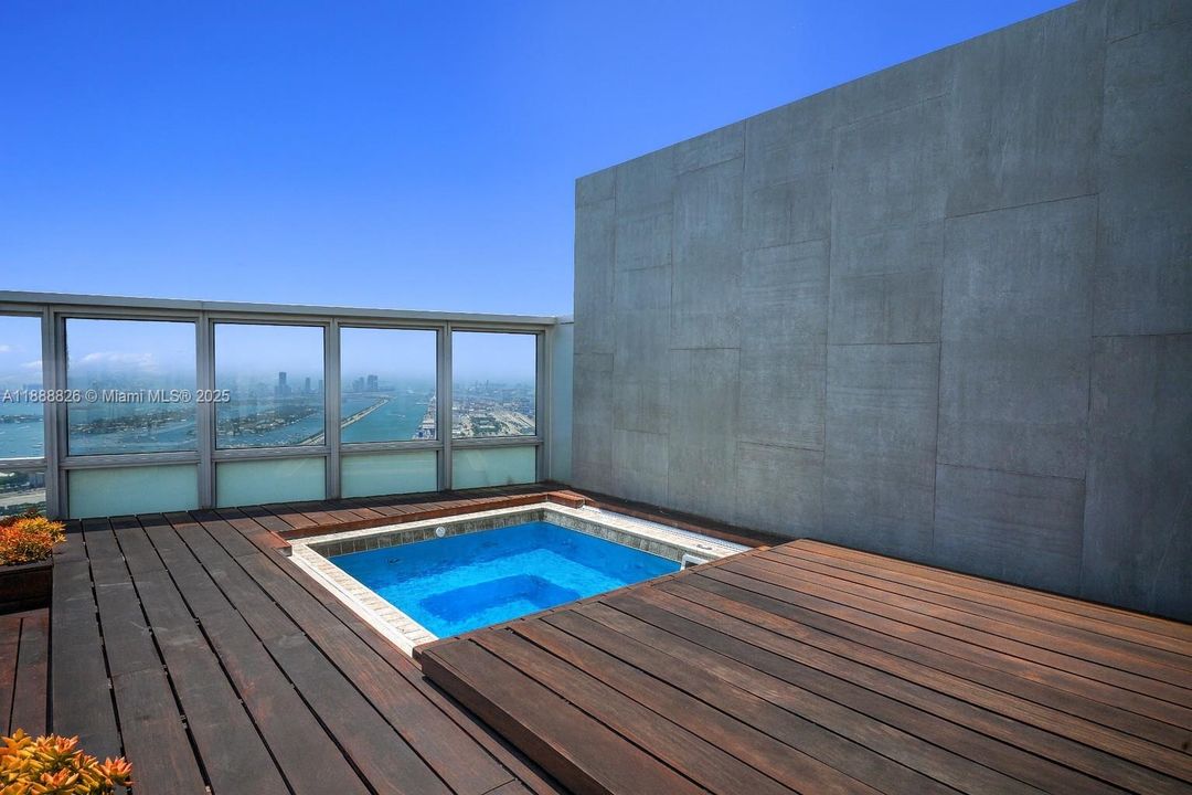 For Sale: $4,500,000 (3 beds, 2 baths, 2901 Square Feet)