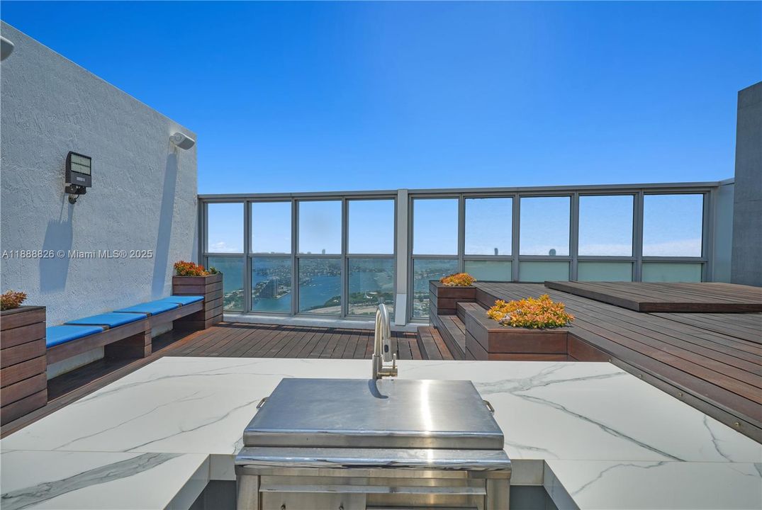 For Sale: $4,500,000 (3 beds, 2 baths, 2901 Square Feet)