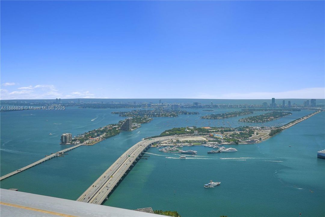 For Sale: $4,500,000 (3 beds, 2 baths, 2901 Square Feet)