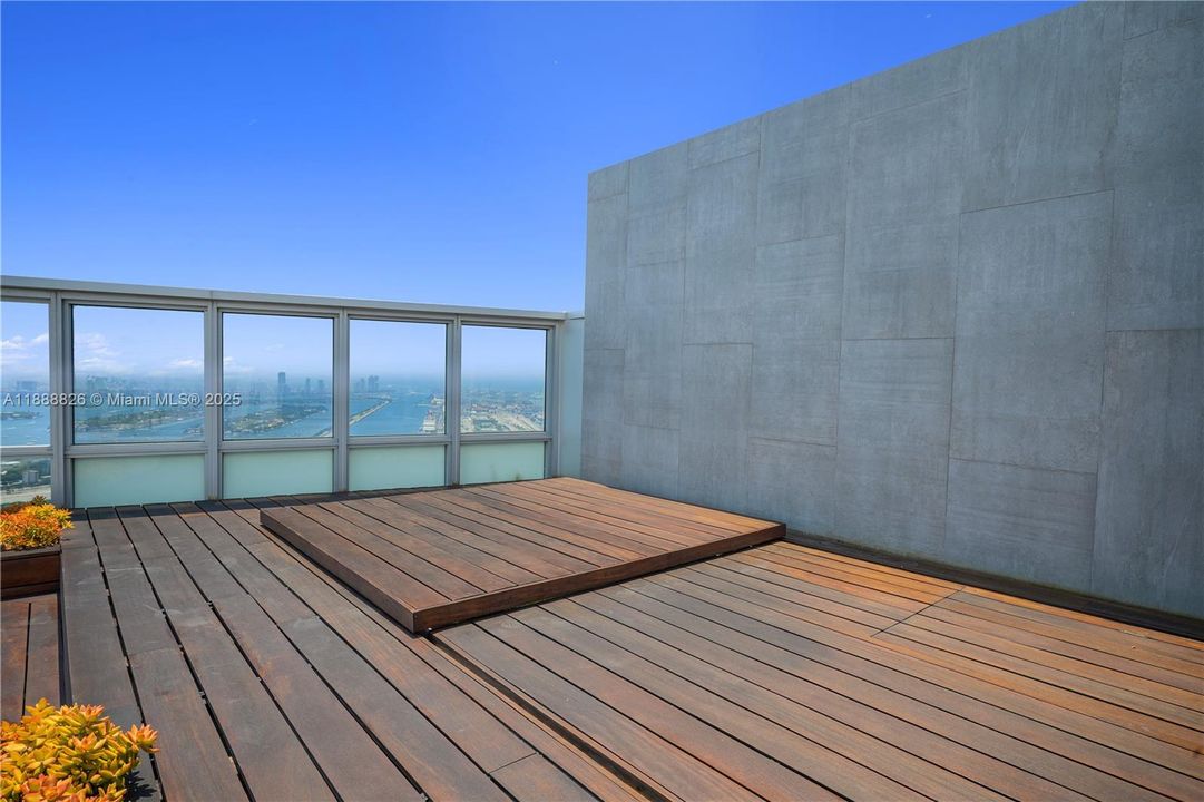 For Sale: $4,500,000 (3 beds, 2 baths, 2901 Square Feet)