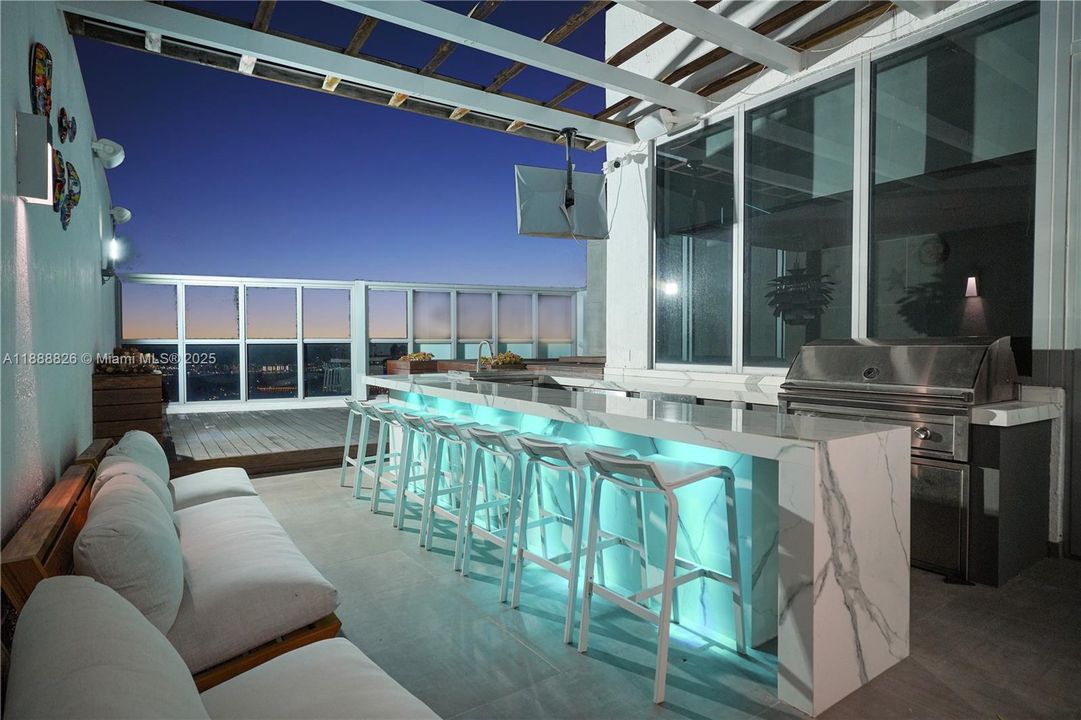 For Sale: $4,500,000 (3 beds, 2 baths, 2901 Square Feet)