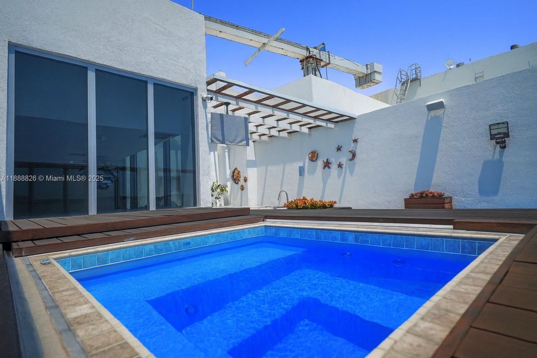 For Sale: $4,500,000 (3 beds, 2 baths, 2901 Square Feet)