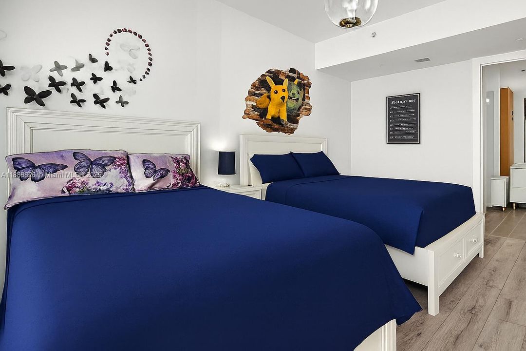 For Sale: $4,500,000 (3 beds, 2 baths, 2901 Square Feet)