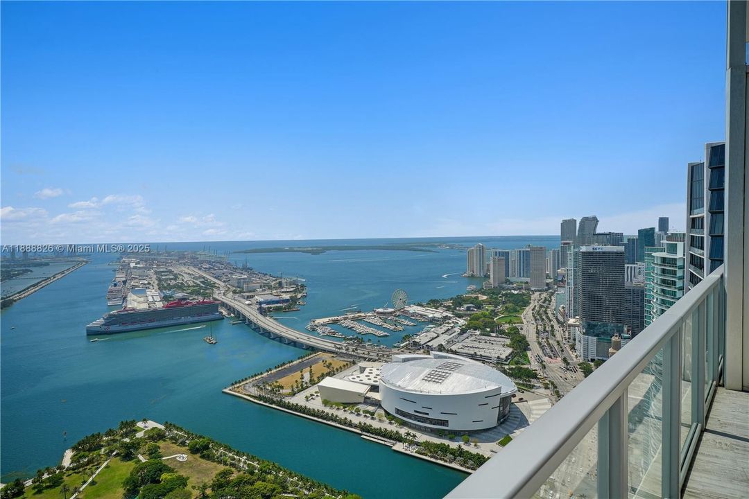 For Sale: $4,500,000 (3 beds, 2 baths, 2901 Square Feet)