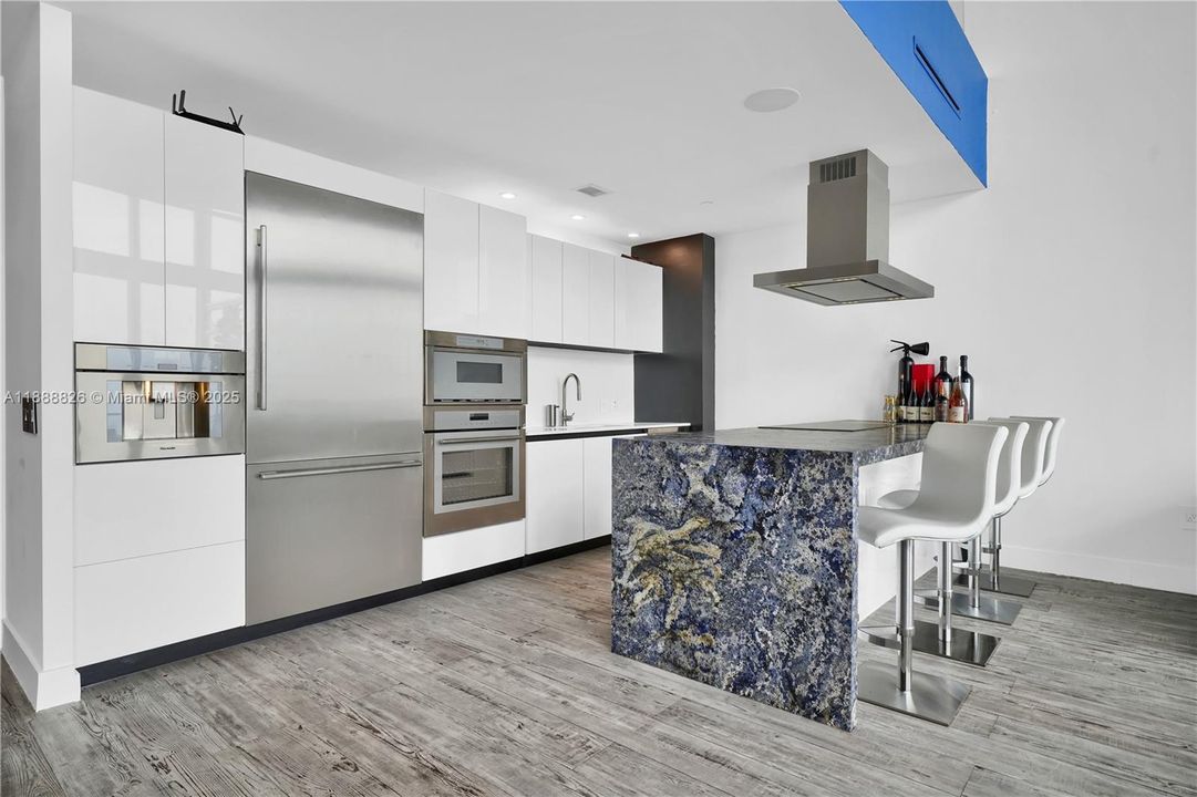 For Sale: $4,500,000 (3 beds, 2 baths, 2901 Square Feet)