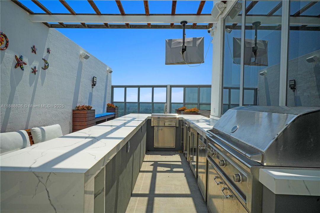 For Sale: $4,500,000 (3 beds, 2 baths, 2901 Square Feet)