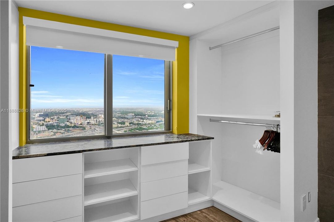 For Sale: $4,500,000 (3 beds, 2 baths, 2901 Square Feet)