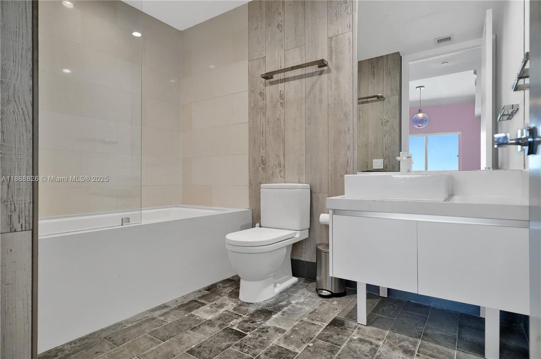 For Sale: $4,500,000 (3 beds, 2 baths, 2901 Square Feet)