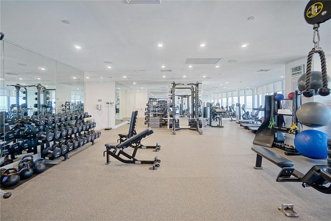 For Sale: $4,500,000 (3 beds, 2 baths, 2901 Square Feet)