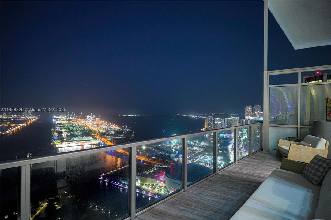 For Sale: $4,500,000 (3 beds, 2 baths, 2901 Square Feet)