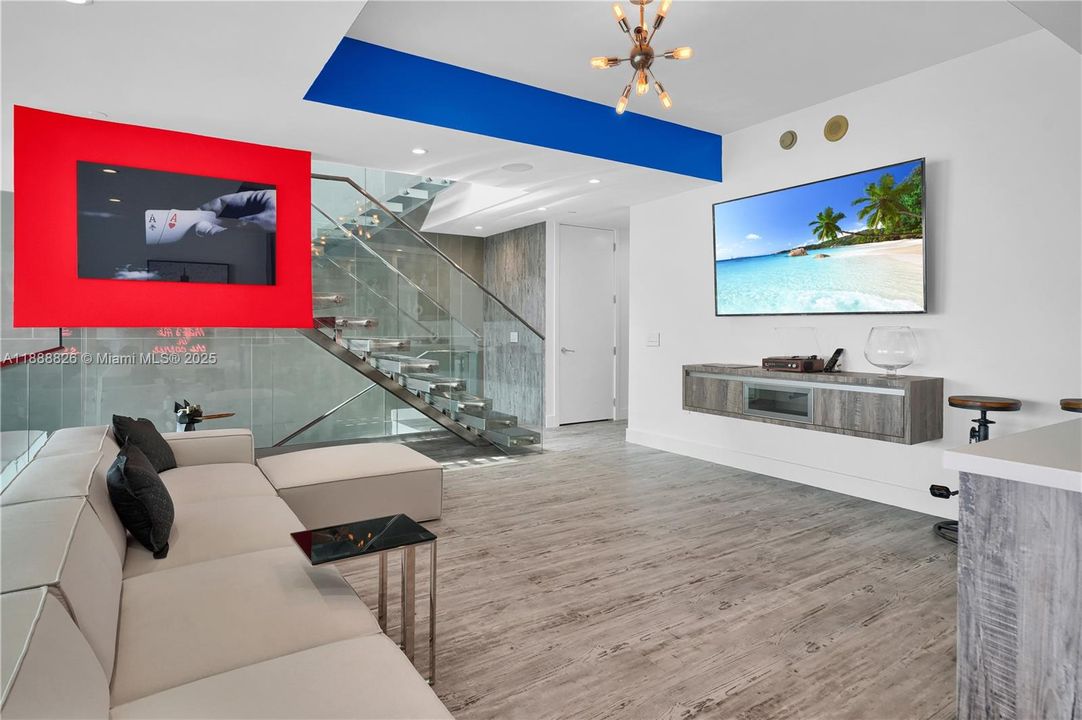 For Sale: $4,500,000 (3 beds, 2 baths, 2901 Square Feet)