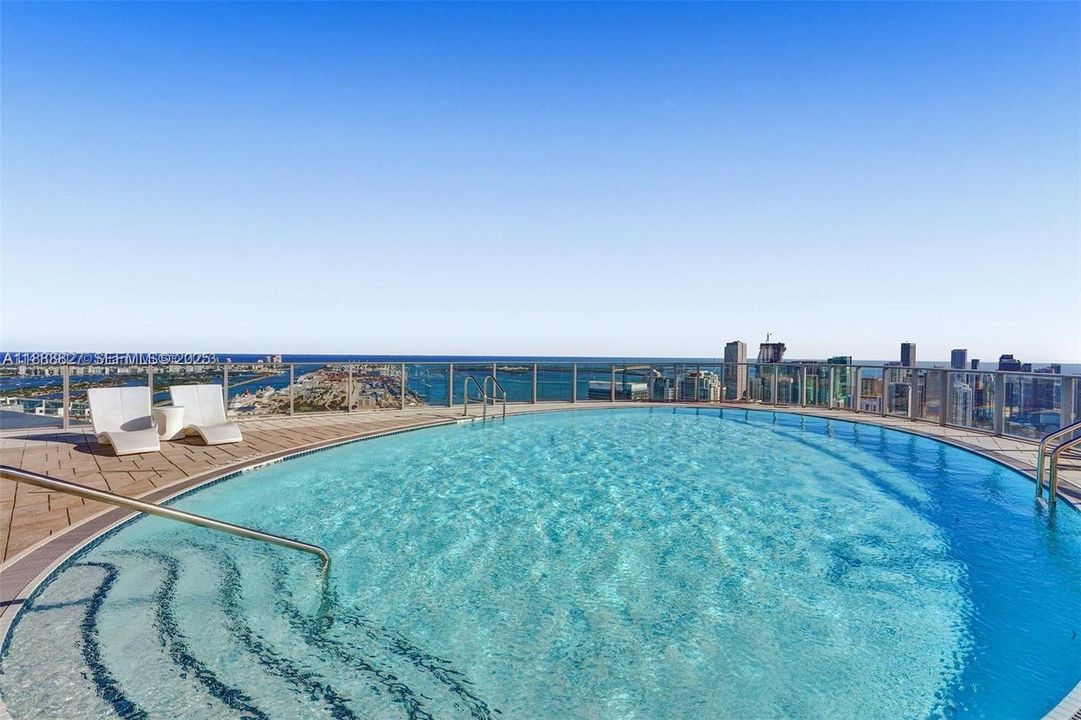 出租: $9,900 (3 贝兹, 4 浴室, 2204 平方英尺)