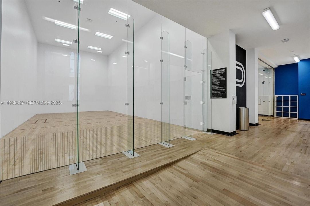 出租: $9,900 (3 贝兹, 4 浴室, 2204 平方英尺)