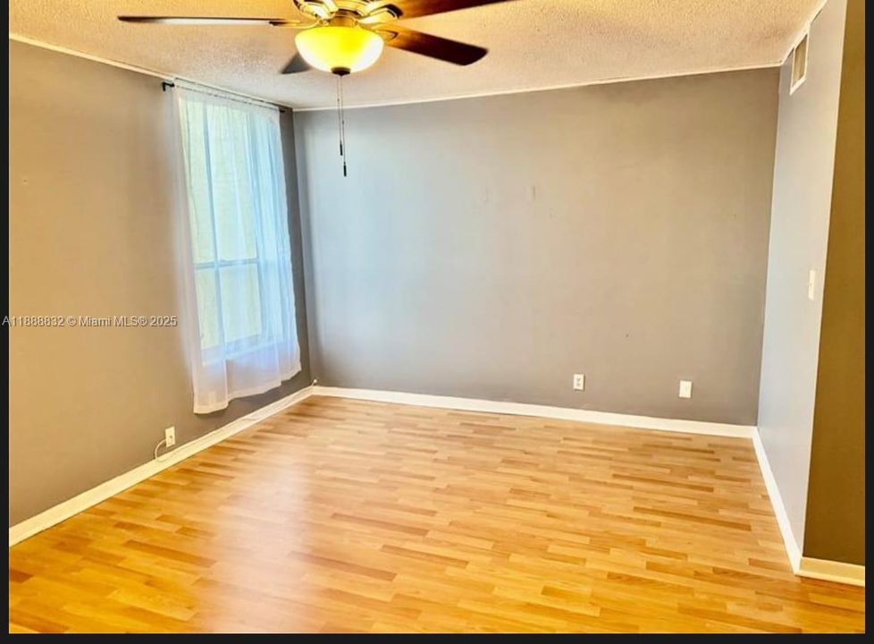 En Venta: $239,900 (2 camas, 2 baños, 1080 Pies cuadrados)