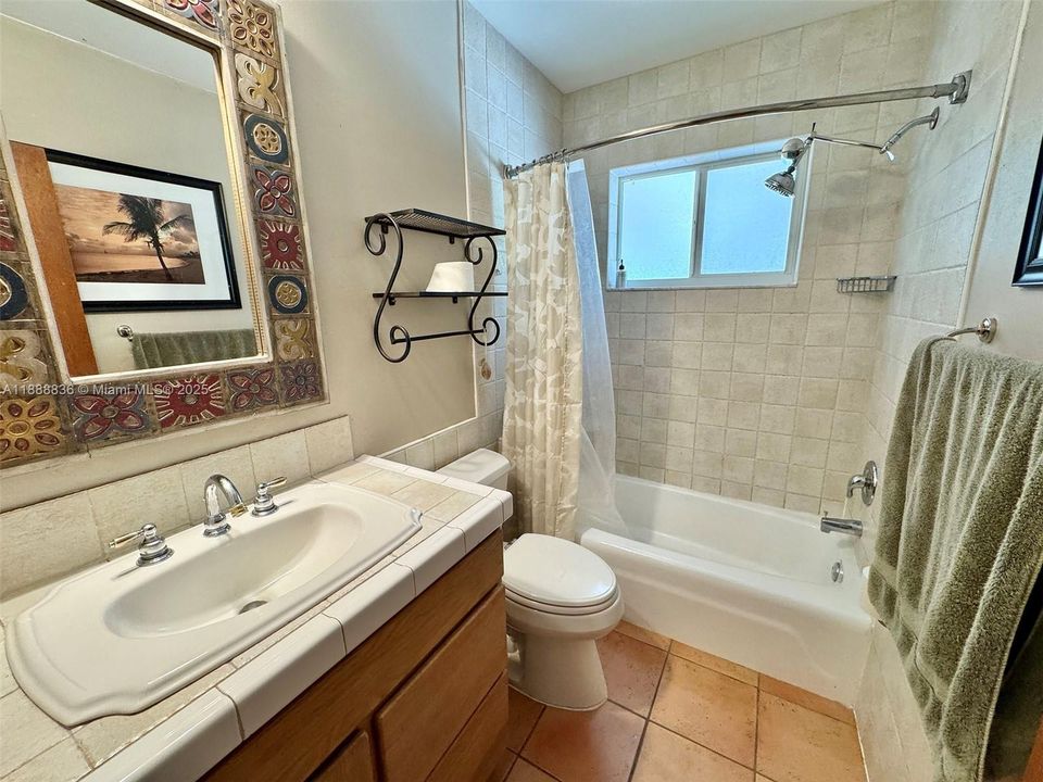 Под контрактом: $750,000 (4 спален, 2 ванн, 2079 Квадратных фут)