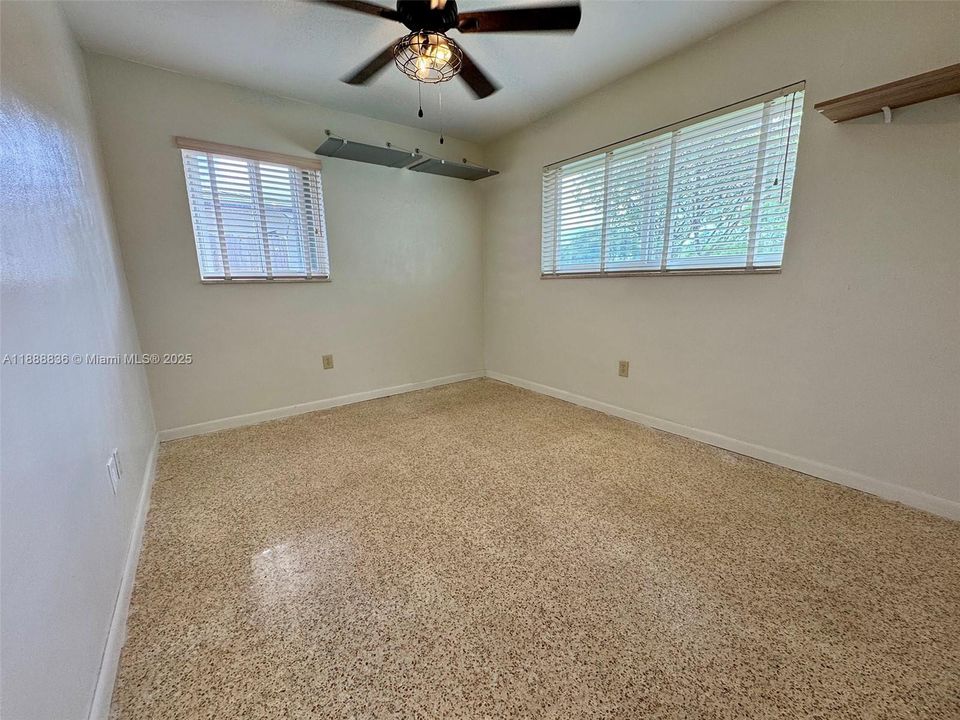 Под контрактом: $750,000 (4 спален, 2 ванн, 2079 Квадратных фут)