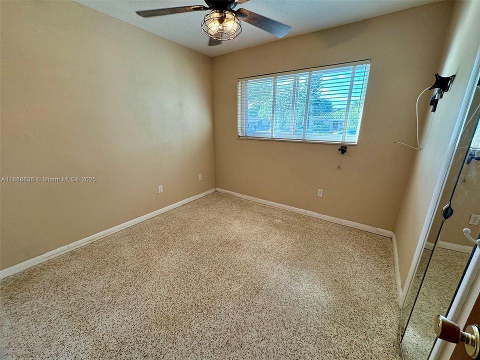 Под контрактом: $750,000 (4 спален, 2 ванн, 2079 Квадратных фут)