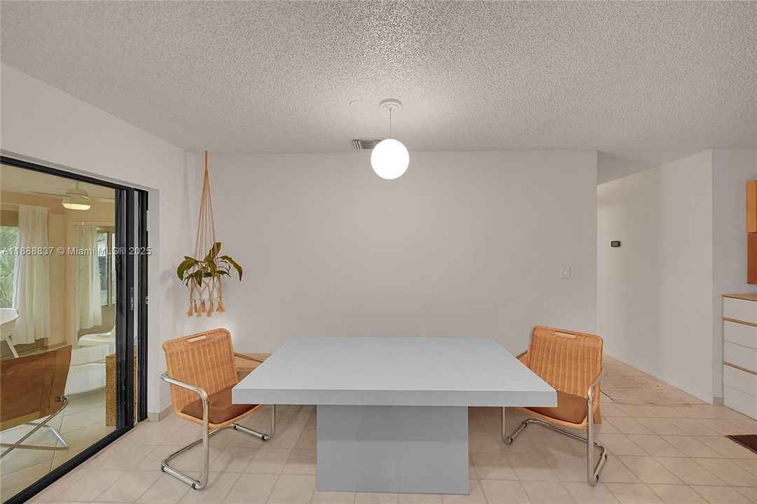 Active With Contract: $639,900 (3 beds, 2 baths, 1664 Square Feet)