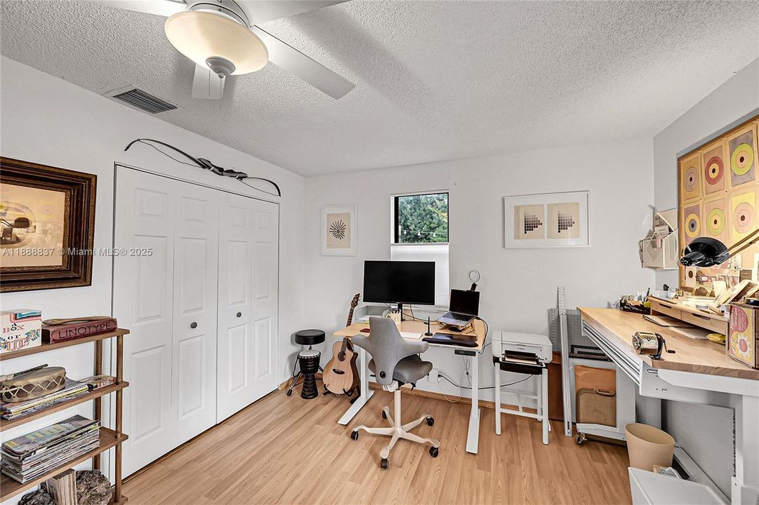 Active With Contract: $639,900 (3 beds, 2 baths, 1664 Square Feet)