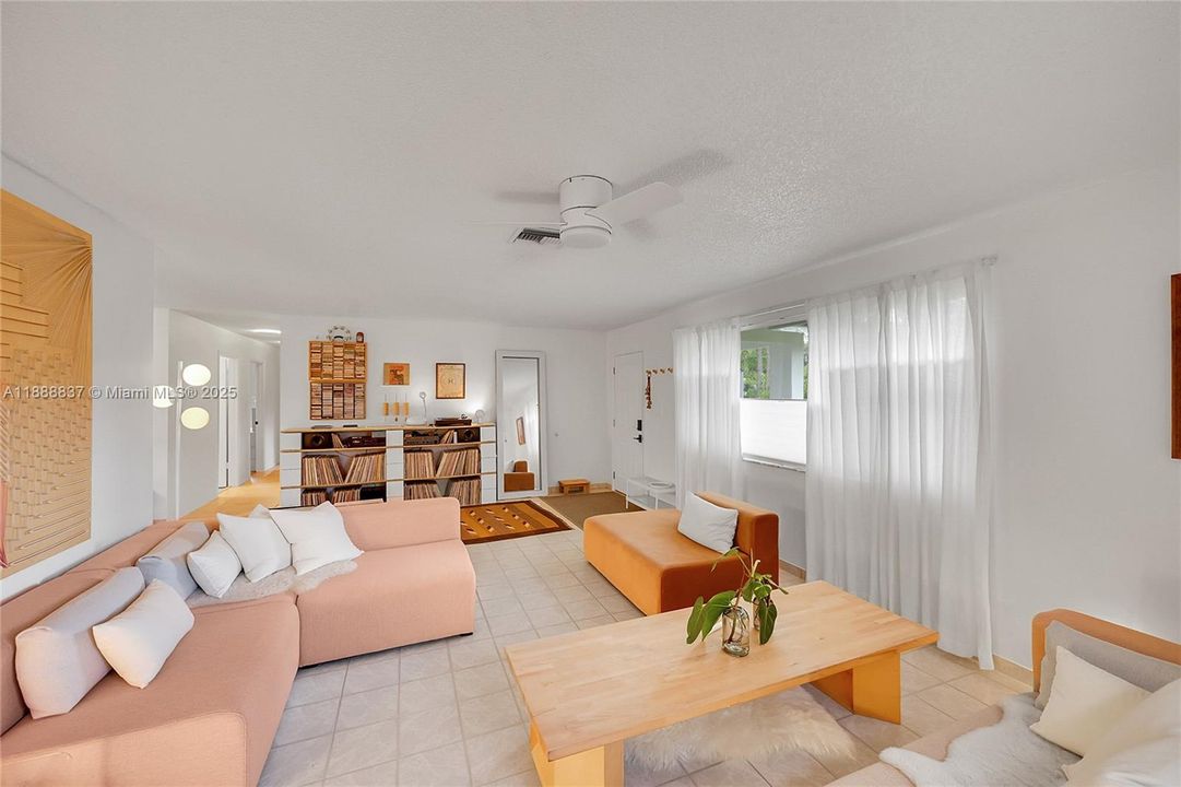 Active With Contract: $639,900 (3 beds, 2 baths, 1664 Square Feet)