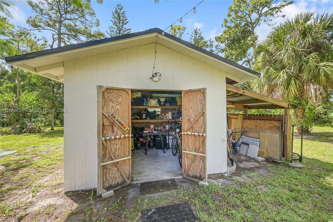 Active With Contract: $639,900 (3 beds, 2 baths, 1664 Square Feet)