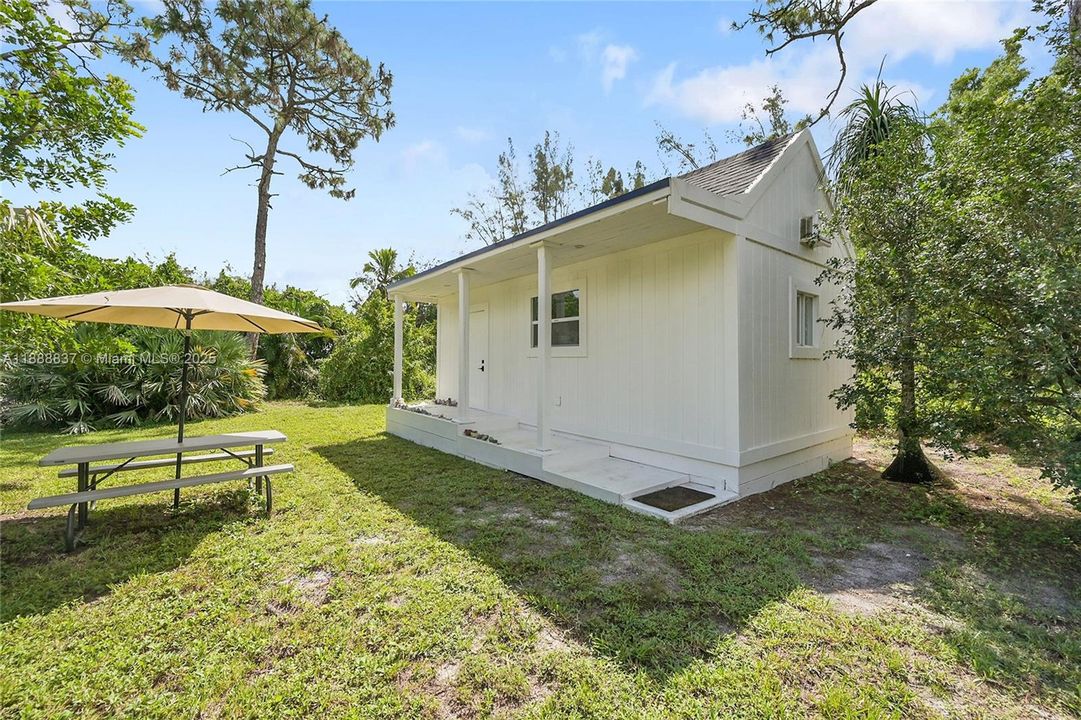 Active With Contract: $639,900 (3 beds, 2 baths, 1664 Square Feet)